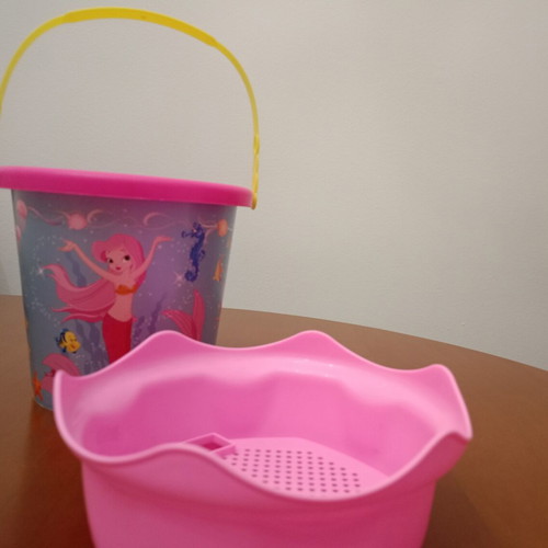 Beach Bucket with Mermaid Sieve like new