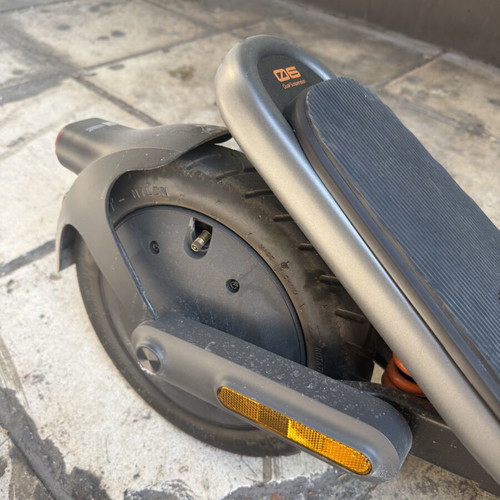 Xiaomi Scooter 6 like new with lock and charger