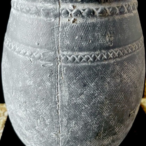 Ceramic vase used with geometric lattice design, gray-white