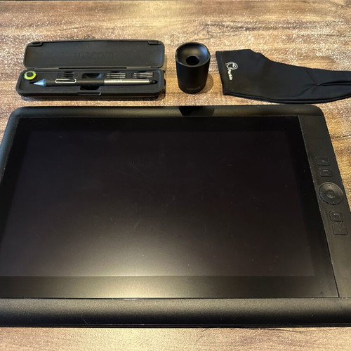 Wacom Cintiq 13HD tablet used for graphic designers