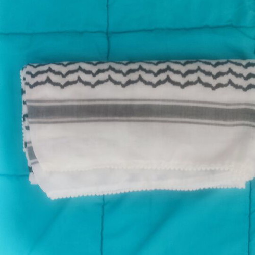 Kufiya scarf like new, traditional black and white Palestinian keffiyeh