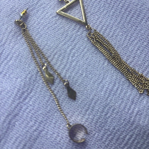 Earrings like new, one of each