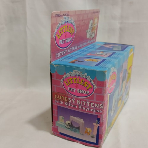 Littlest Pet Shop Cutesy Kittens with Kitten Playhouse Kenner 1992 new