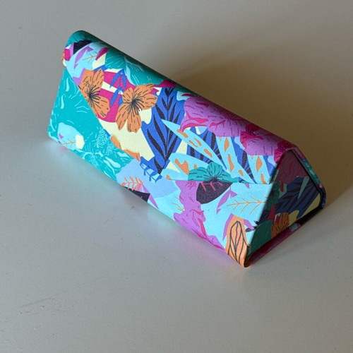 Glasses case new, flat for easy storage