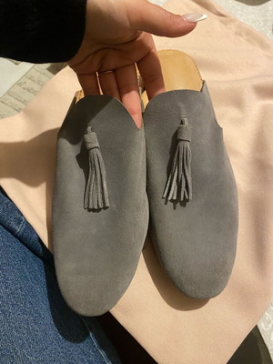 Suede loafers gray with tassels like new, size 42