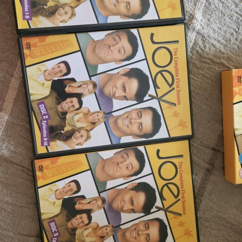 Joey season 1 DVD like new, comedy series