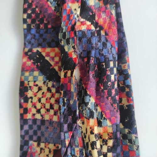Vintage silk tie like new with geometric multicolor pattern