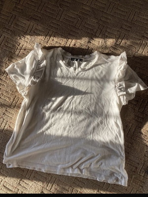 White t-shirt used with sleeve detail size S