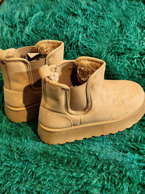 Camel suede fur-lined ankle boots new