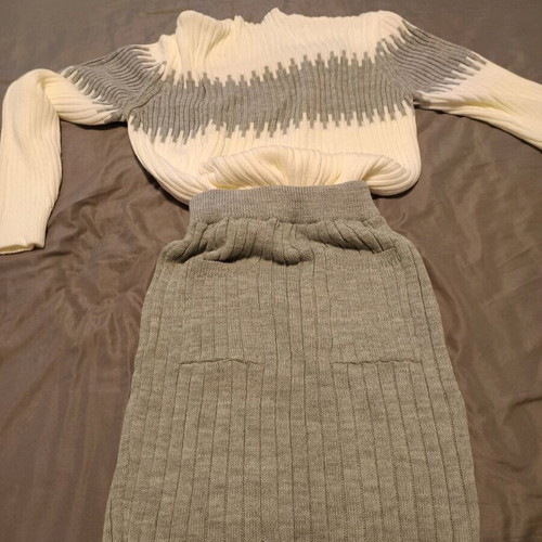 Knitted set new with midi skirt and pullover white gray