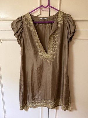 Anna Riska dress used, beige with gold embroidered details