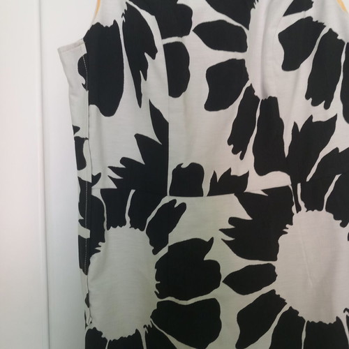 Sleeveless women's dress XL like new, black and white floral pattern