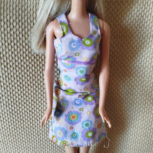 Barbie Chic doll from 2000s, like new with original clothes and shoes