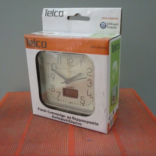 CLOCKS digital (analog display) tabletop with square shape temperature