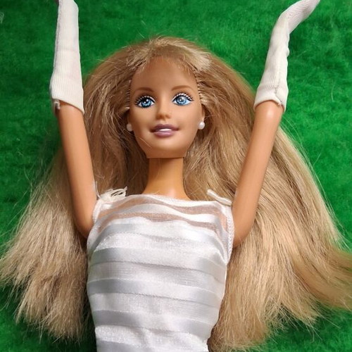 Dream Wedding Barbie Doll 2000 Mattel with rare gloves