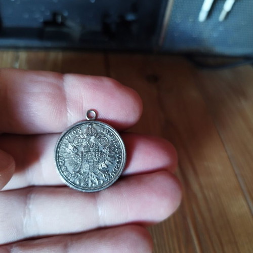 Vintage Austria pendant ARCHID·AVST·DUX·BURG·CO·TYR·1780·X Maria Theresia like new