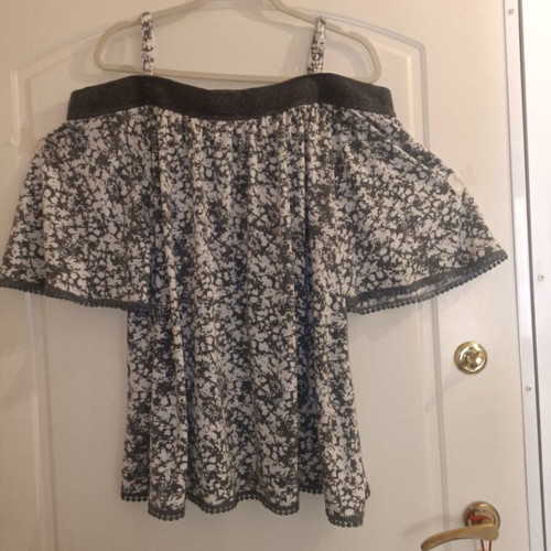 Women's short-sleeve blouse like new, size 2XL, white and gray