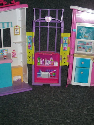 Barbie pet care play set like new