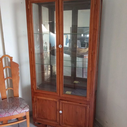 Display cabinet of English origin made of solid wood in excellent condition