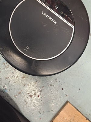 Robot Vacuum Cleaner like new, lightly used