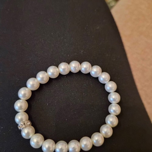 Faux bijoux set like new, white