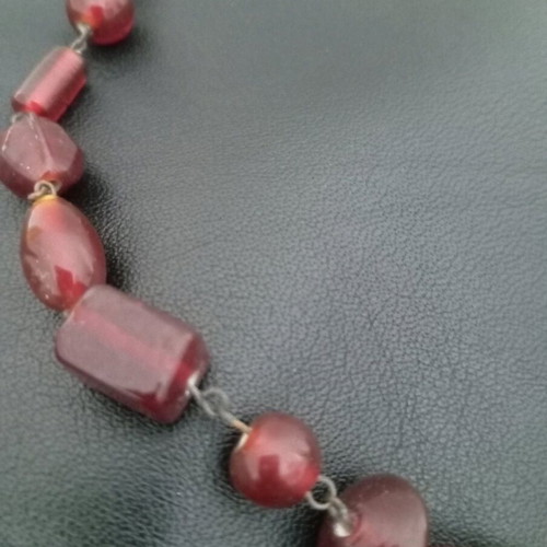 Necklace like new with red beads and metal leaf pendant