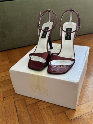 Beatrice burgundy heels size 37 like new