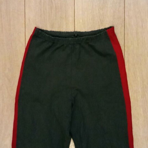 Feroti Sport workout set M like new, crop top and capri leggings gray and red