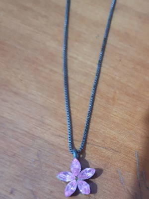 Flower necklace used, pink