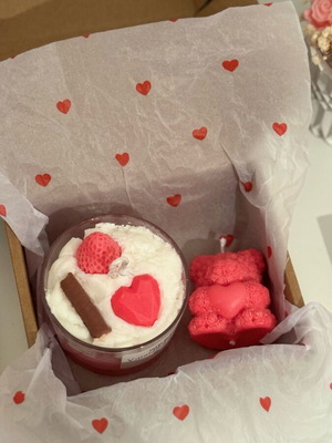 Saint Valentine candle and teddy bear candle new, plant-based