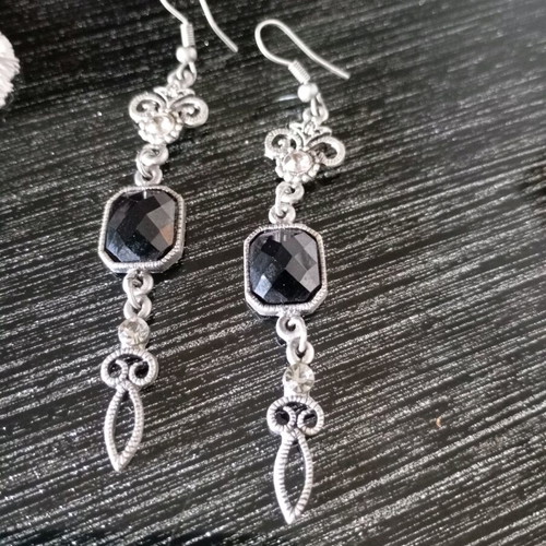 Dangling earrings like new with hematite stone