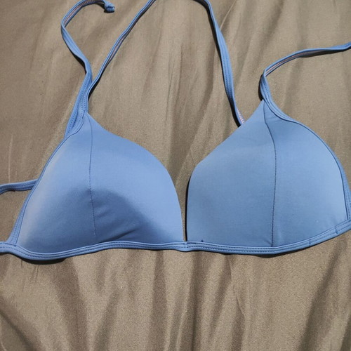 Swimwear bra size medium new, blue, cups compatible
