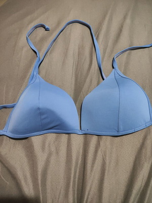 Swimwear bra size medium new, blue, cups compatible