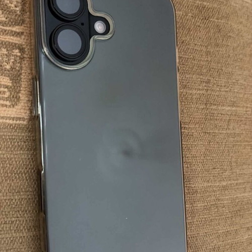 Apple iPhone 16 128GB with Galaxy Buds 3 Pro gift