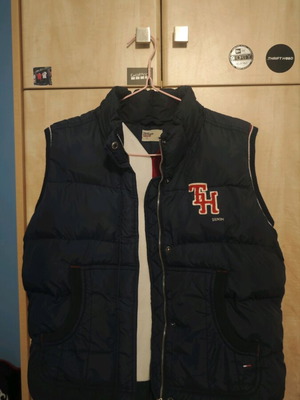 Tommy Jeans γυναικείο puffer αμάνικο σαν καινούργιο, μπλε και κόκκινο, μέγεθος L