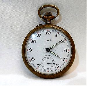 Παλιό μπρούτζινο ρολόι τσέπης με ανάγλυφο σχέδιο στο πίσω μέρος του.