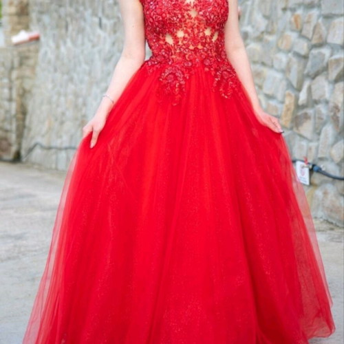 Red ball gown dress like new, size M, tulle