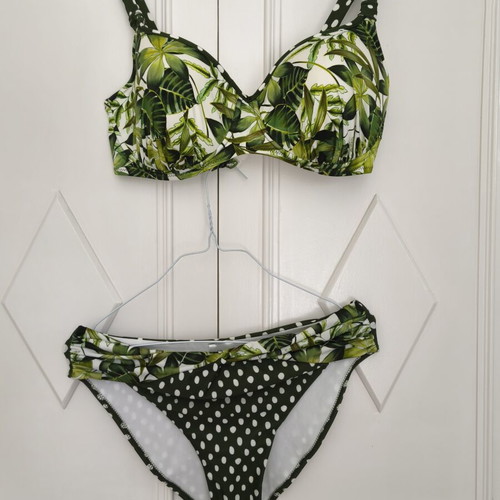 Diver bikini set like new, tropical and polka dot pattern, size 48E