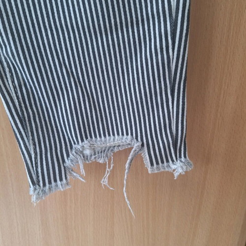 Cropped denim stripped jeans Pull & Bear size L 40 like new, black and white