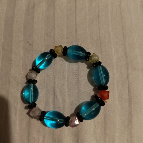 Bracelet with blue stones like new, elastic