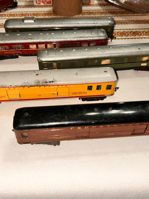 Fleischmann H0 scale 1/87 5 used metal train cars from the 60s