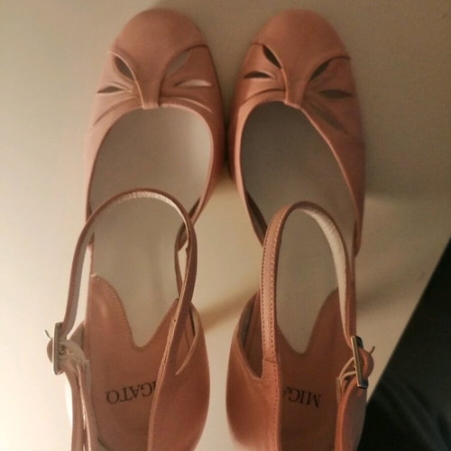 Migato pink leather pumps with ankle strap, new, size 39