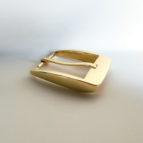 Metal belt buckle with tongue, gold color