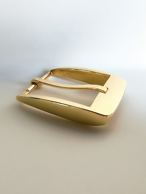 Metal belt buckle with tongue, gold color