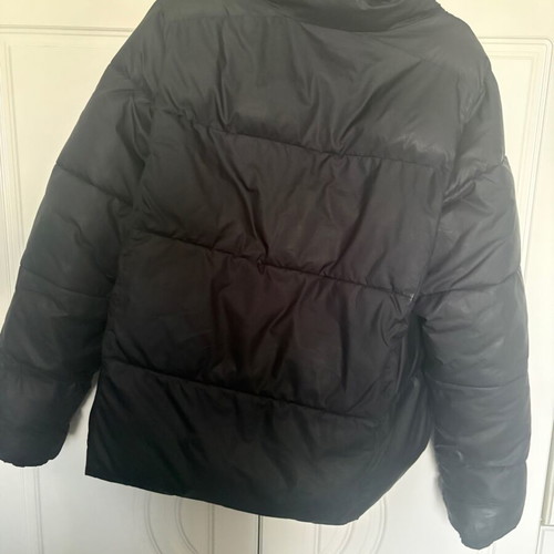 Columbia men's puffer jacket like new, black, size M with small sleeve tear