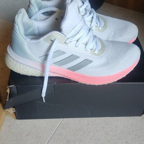 Adidas Astrarun women's sneakers size 40 like new, white