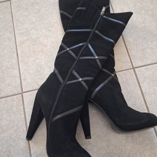 Laura Biagiotti leather boots size 37 like new, black, knee-high with zipper