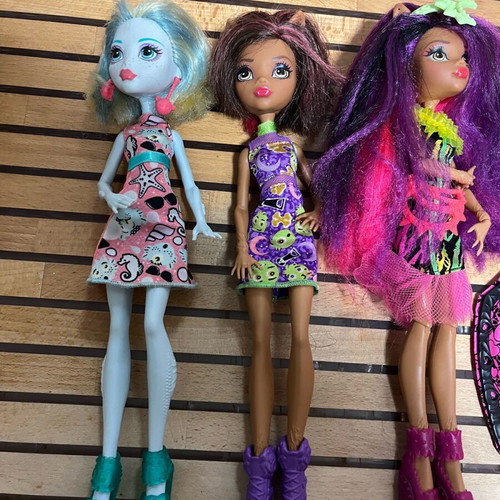 Monster High dolls like new, set of 4