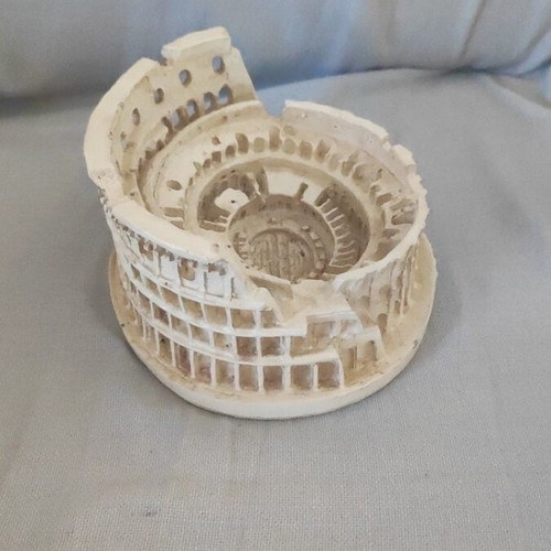 Colosseum miniature, vintage resin
