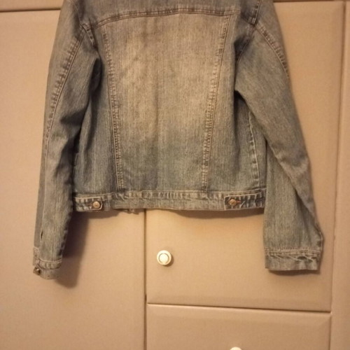 Denim jacket like new, size Medium, blue